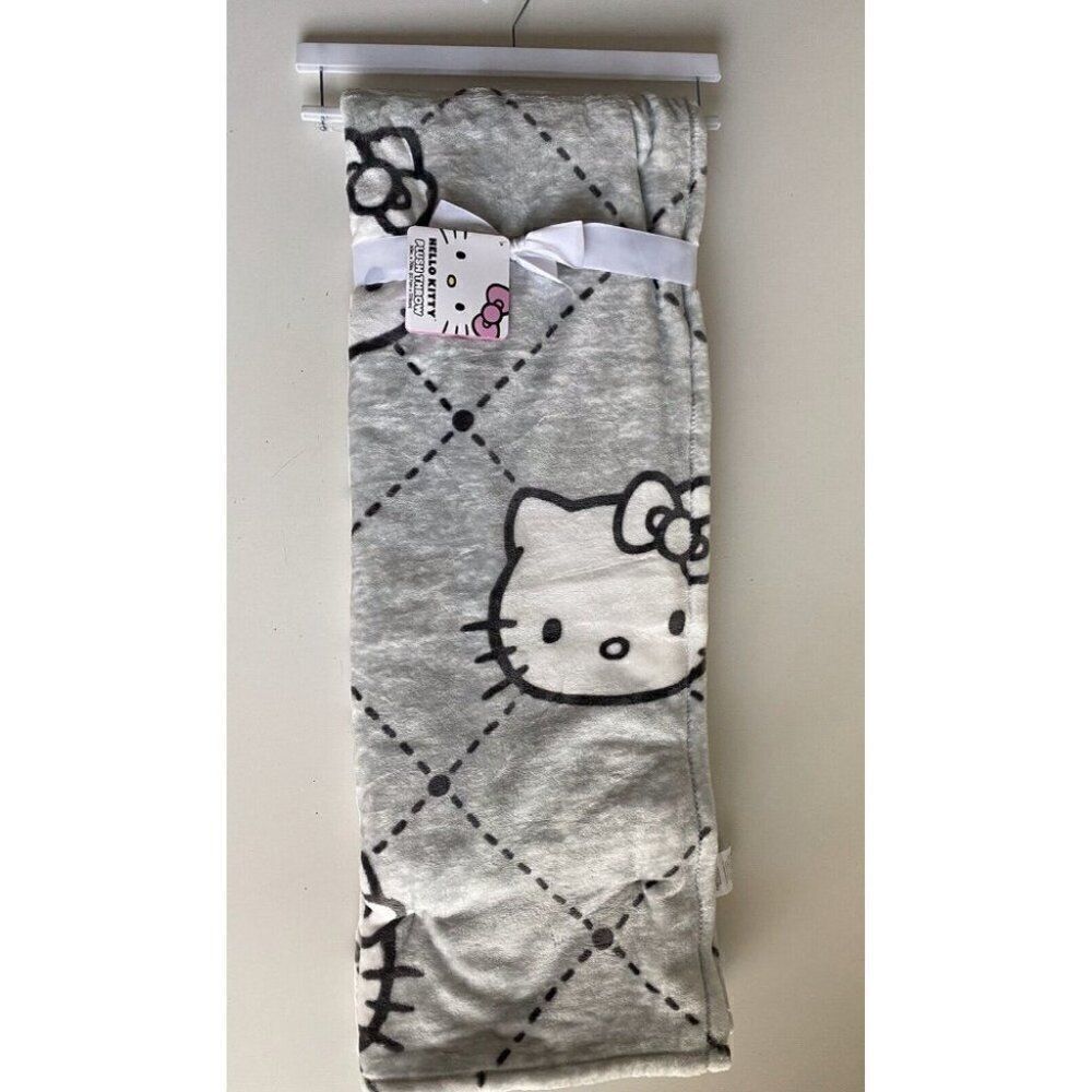 HELLO KITTY Blanket Throw 50"x70" Super Soft Plush Gray Pink White NEW